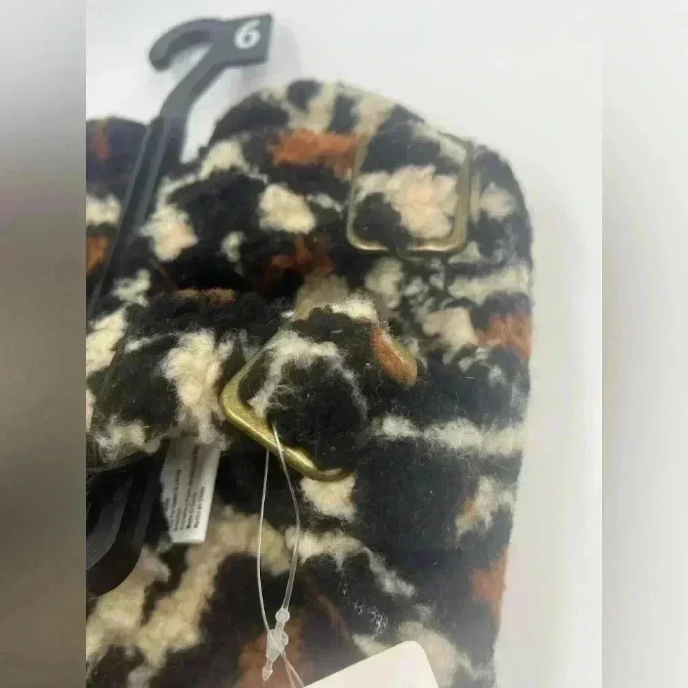 NWT  Fuzzy Cheetah Print Sandals - Picture 8 of 8